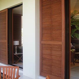 ニャトーテラス引き戸